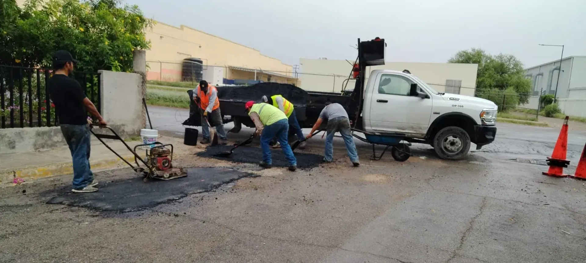 AVANZA EL PROGRAMA DE BACHEO PARA MEJORAR LA MOVILIDAD URBANA