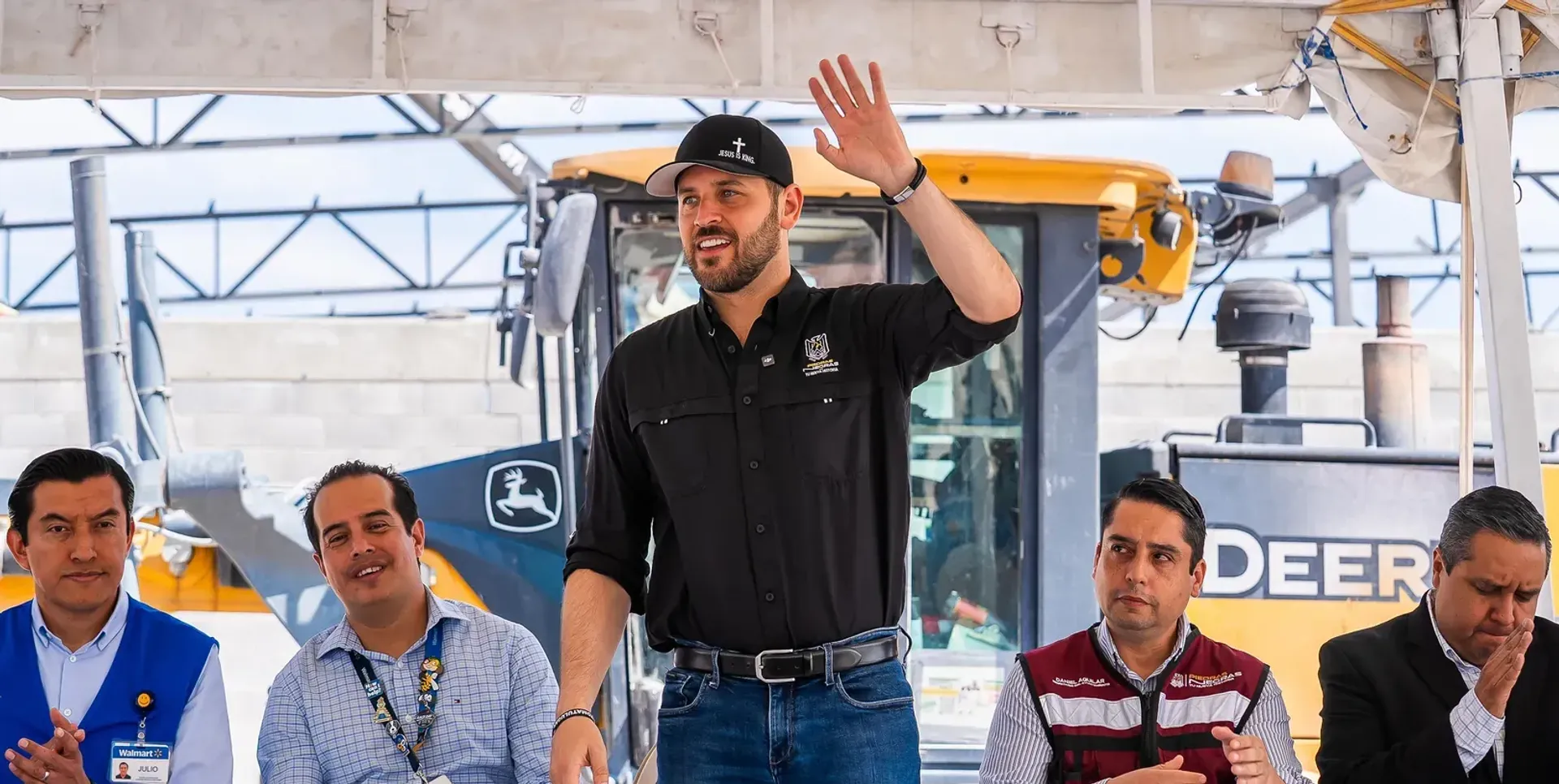 COLOCAN PRIMERA PIEDRA DEL NUEVO "WALMART SUPERCENTER" EN PIEDRAS NEGRAS
