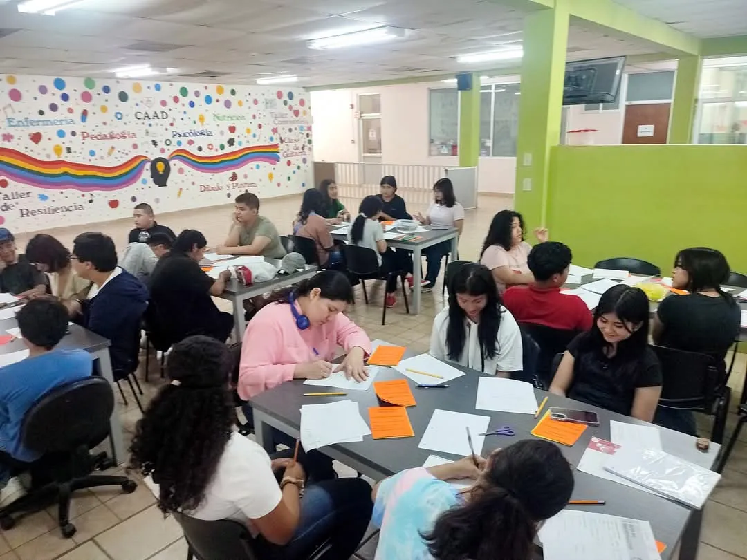 CONFERENCIA RESILENCIA EN EL CENTRO DE ATENCIÓN AL ADOLESCENTE (CAAD)