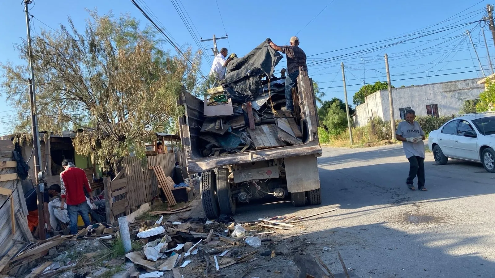 ELIMINAN BASURERO CLANDESTINO Y DAN MANTENIMIENTO A VIALIDADES