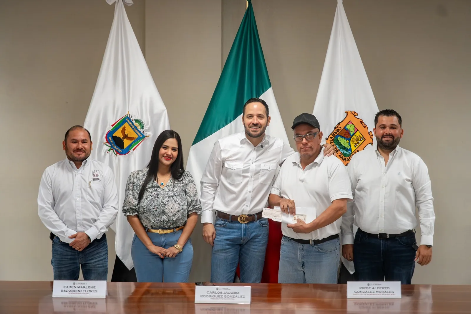 ENTREGA DE CHEQUES DEL "SEGURO CONTRA DESASTRES"