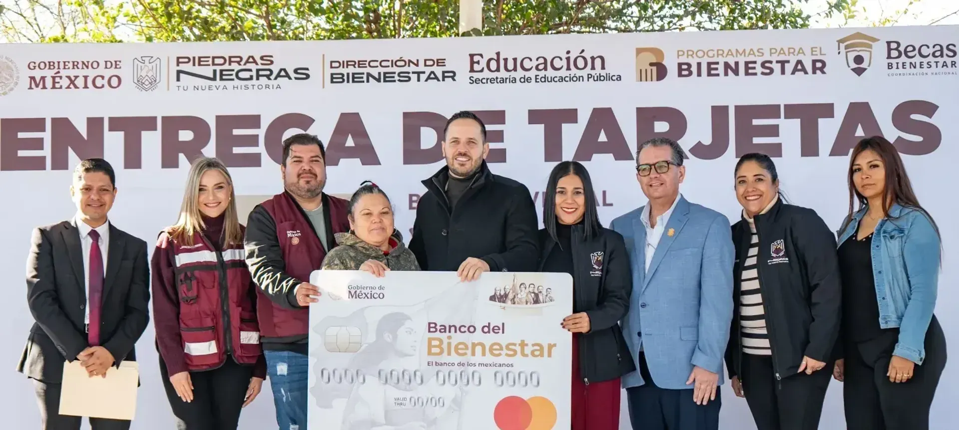 ENTREGA DE "BECAS RITA CETINA" EN LA SECUNDARIA GENERAL NO. 6
