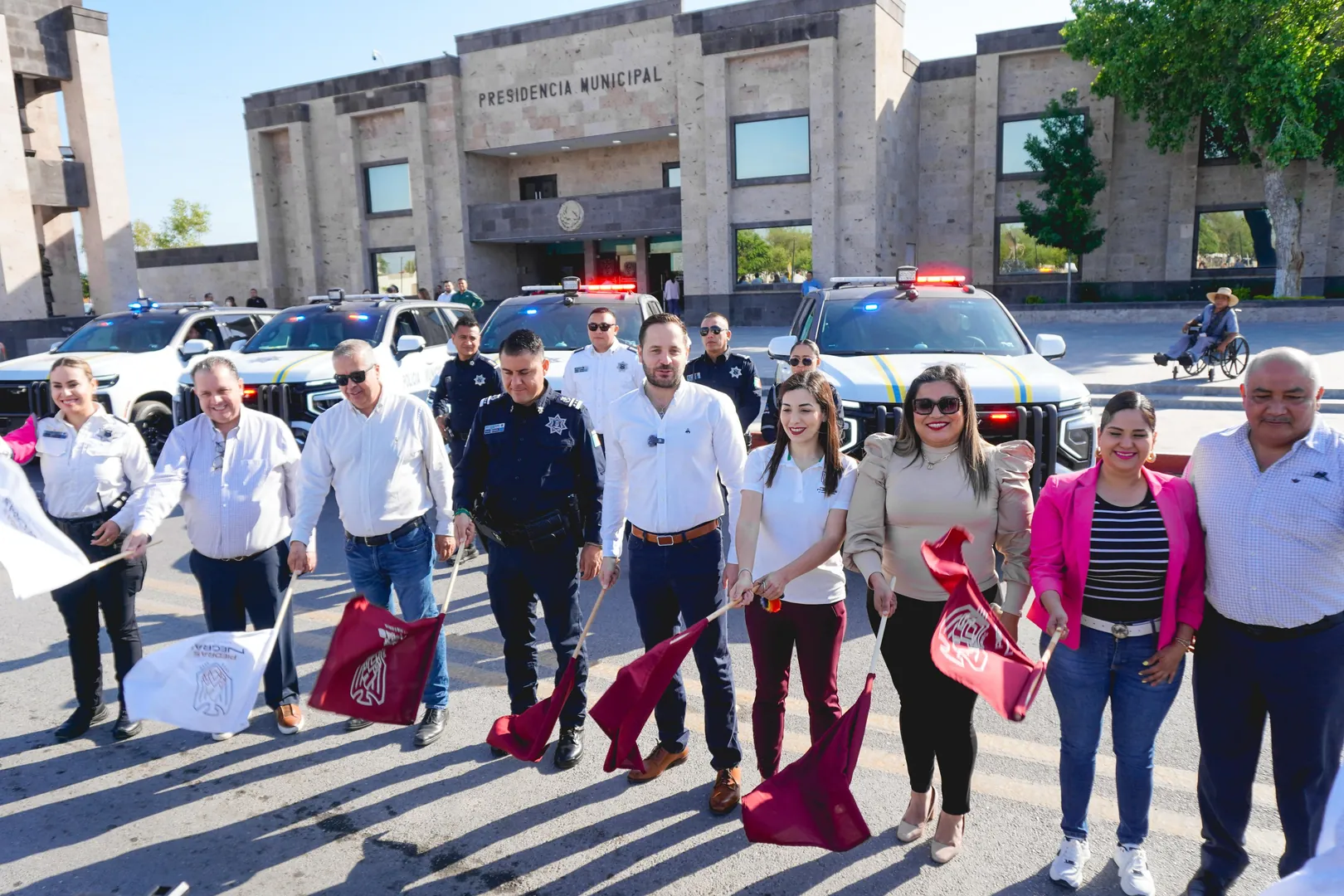 REFUERZA LA SEGURIDAD; ENTREGA 10 PATRULLAS
