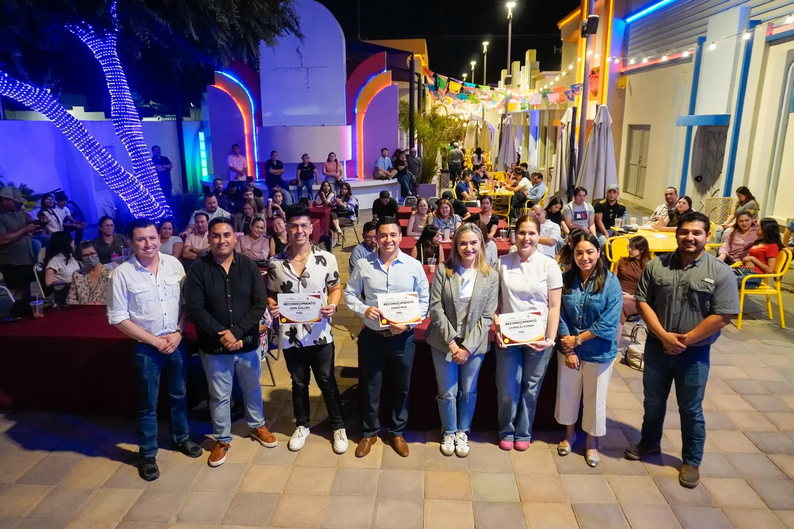 "FUCK UP NIGHTS": EMPRENDEDORES COMPARTEN SUS EXPERIENCIAS DE SUPERACIÓN