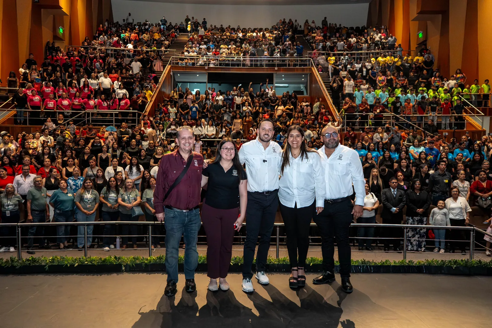 ENTREGA DE RECONOCIMIENTOS POR CIERRE DE CURSOS Y TALLERES EN CENTROS COMUNITARIOS