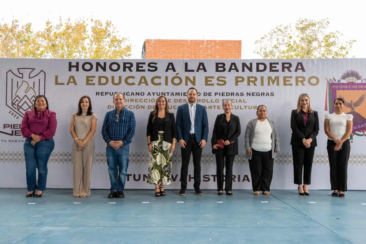 HONORES A LA BANDERA Y ENTREGA APOYOS EN LA PRIMARIA "DR. ARMANDO TREVIÑO FLORES"