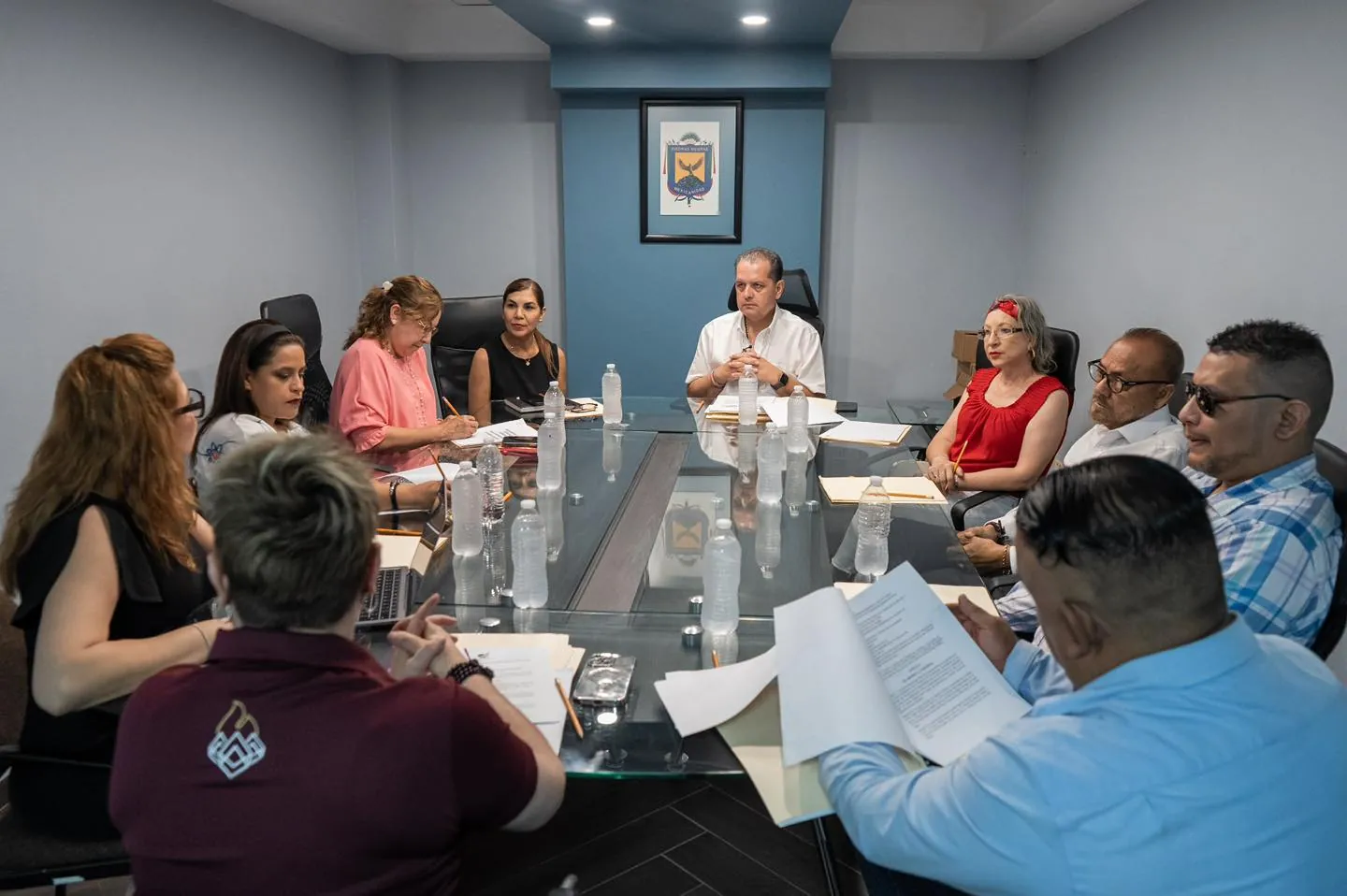 REVISAN REGLAMENTO DEL ASILO “TU NUEVA HISTORIA” EN REUNIÓN DE COMISIONES DEL CABILDO