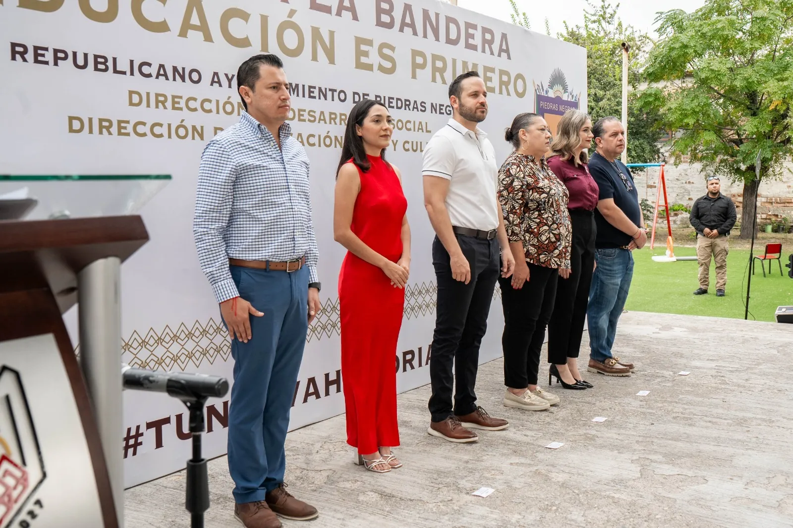 SALUDO A LA BANDERA Y ENTREGA DE MATERIALES EN EL JARDIN DE NIÑOS FEDERICO FROEBEL